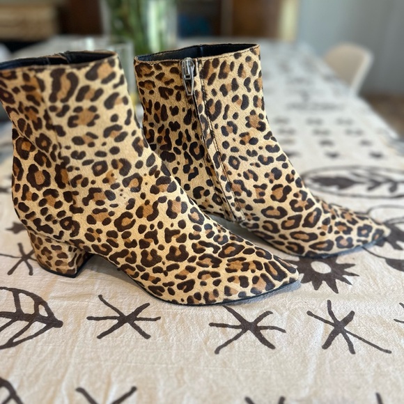 Dolce Vita Leopard Print Ankle Booties - Picture 4 of 9